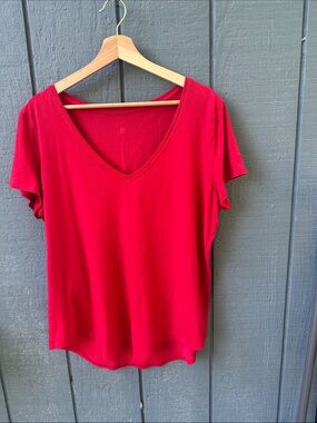 lululemon athletica Women's Red V-Neck Short Sleeve Tee